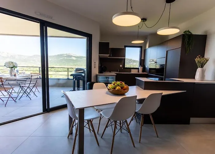 Le Léon - Vue Montagne Vecchio *